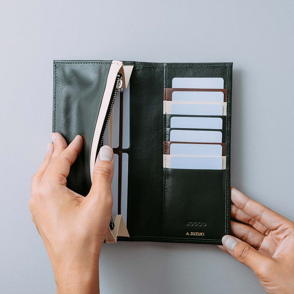 スリム長財布（カード収納13段） - 快適なスリムさを実現しながらも、13枚ものカードを収納できます。