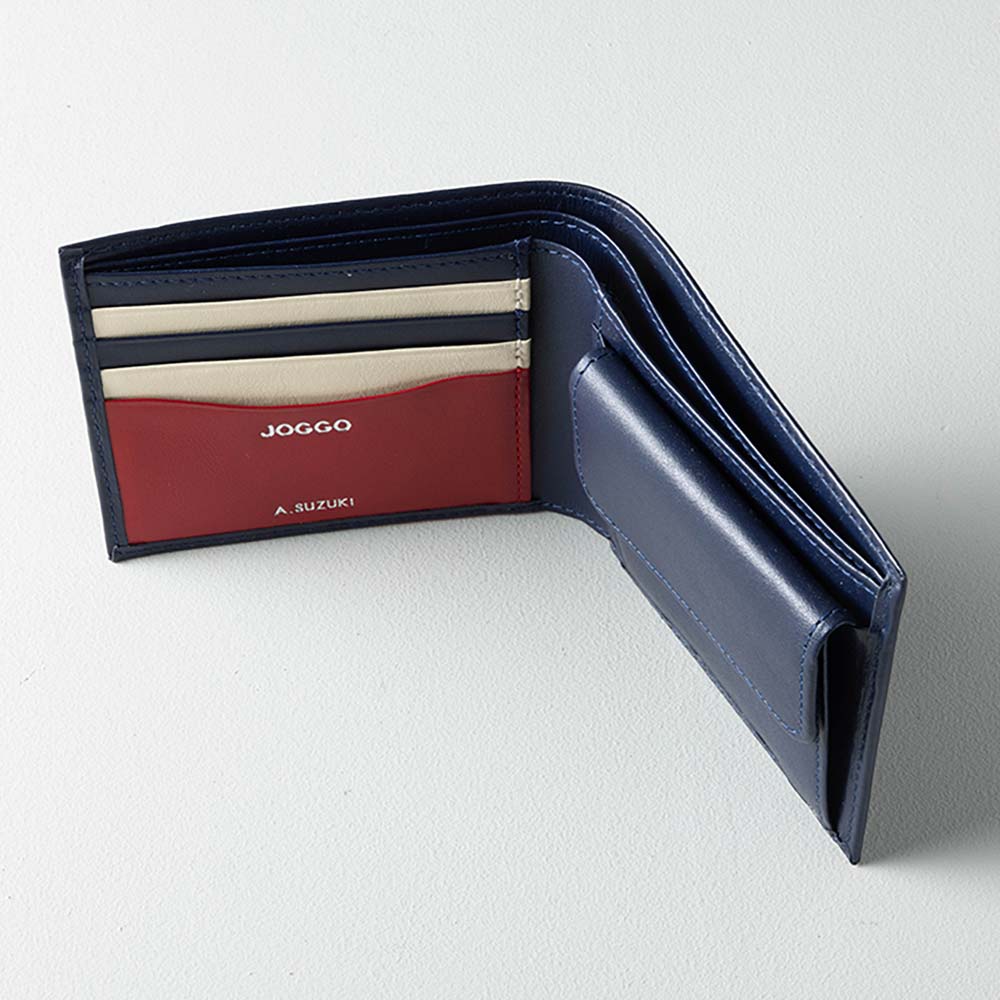 2つ折り財布(小銭入れ付き) - お札入れには仕切りがあり、お札やレシートを分けて収納できます。