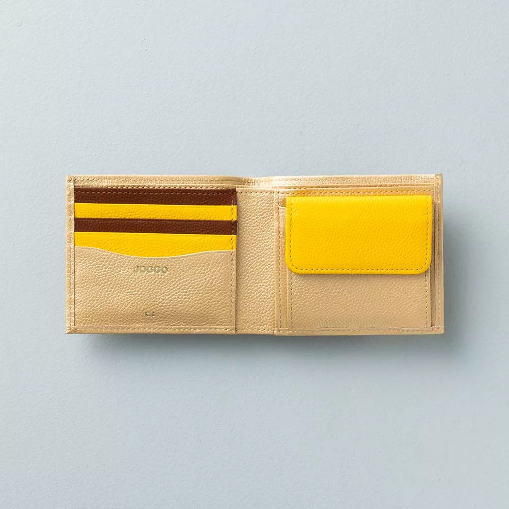 ２つ折り財布（エンボス） - 使用カラー：フルムーンゴールド・ハニービー・マロンブラウン