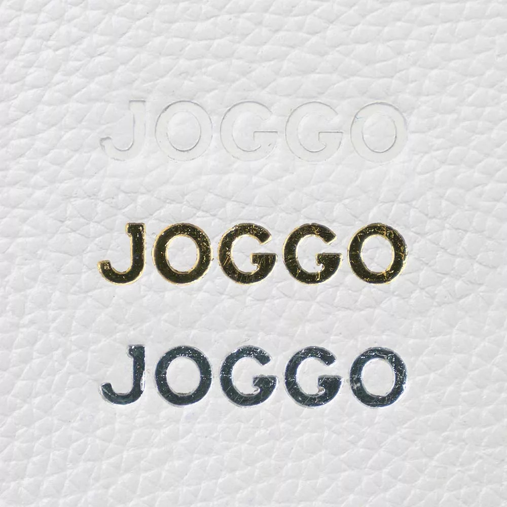 ２つ折り財布（エンボス） - ＪＯＧＧＯロゴ刻印は【ゴールド・シルバー・型押し・刻印なし】からお選びいただけます。（フォント変更は対応できません）