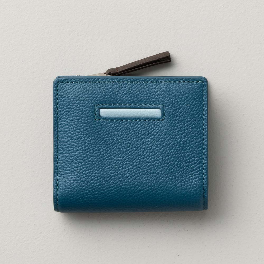 ２つ折りコンパクトウォレット - 使用カラー：ピーコックブルー・シャーベットブルー・エスプレッソブラウン