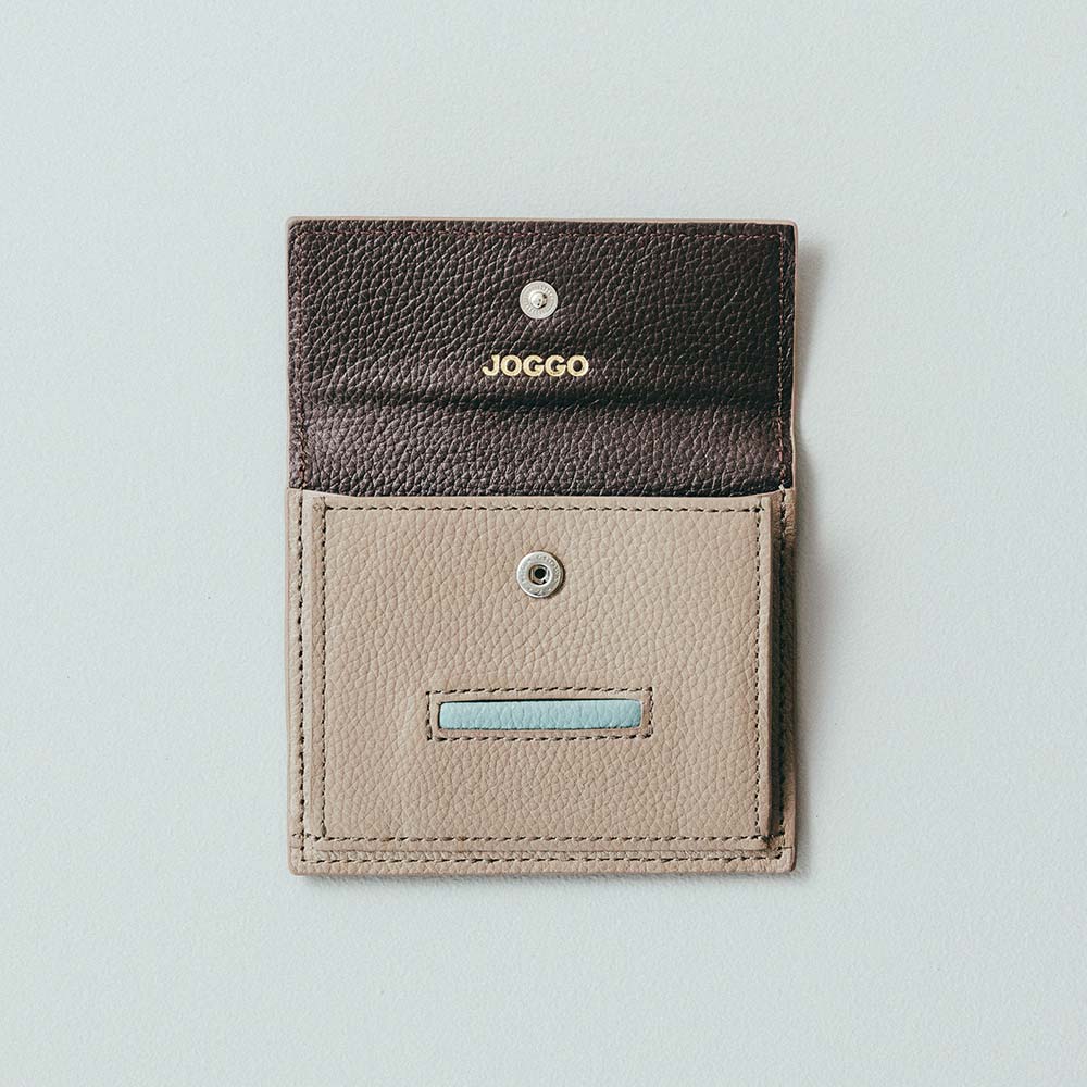 ルーフミニウォレット - 内側のカラーを変えることで、開けたときにまた違った印象となり、より飽きのこないアイテムになります。