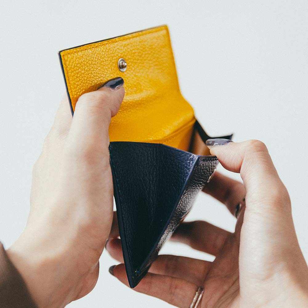 ルーフミニウォレット - 小銭入れはマチ付きなので、しっかりと収納できます。