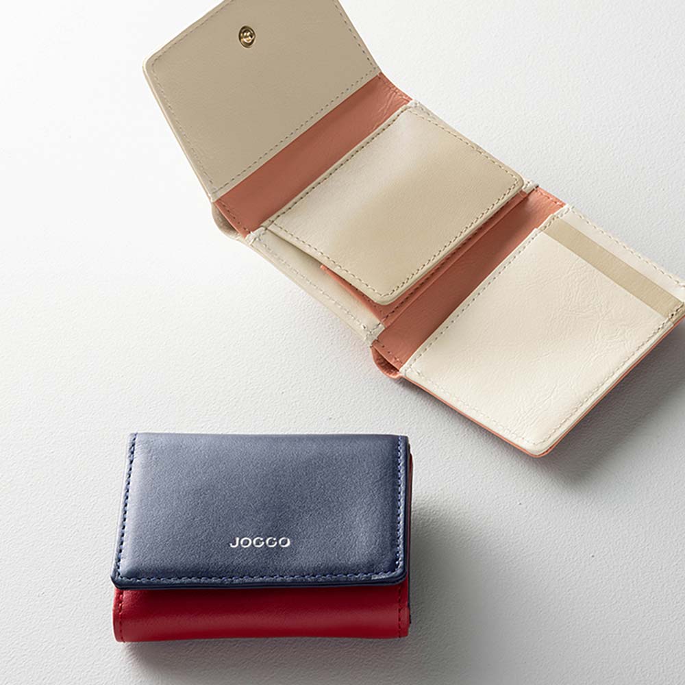 ３つ折りミニ財布 - 全部で5か所のカラーカスタマイズが可能です。かぶせ部分から本体がちらっと見えるのがポイントで、さりげないバイカラーでおしゃれに。色で遊び心を演出できるのは、オーダーメイドならでは。