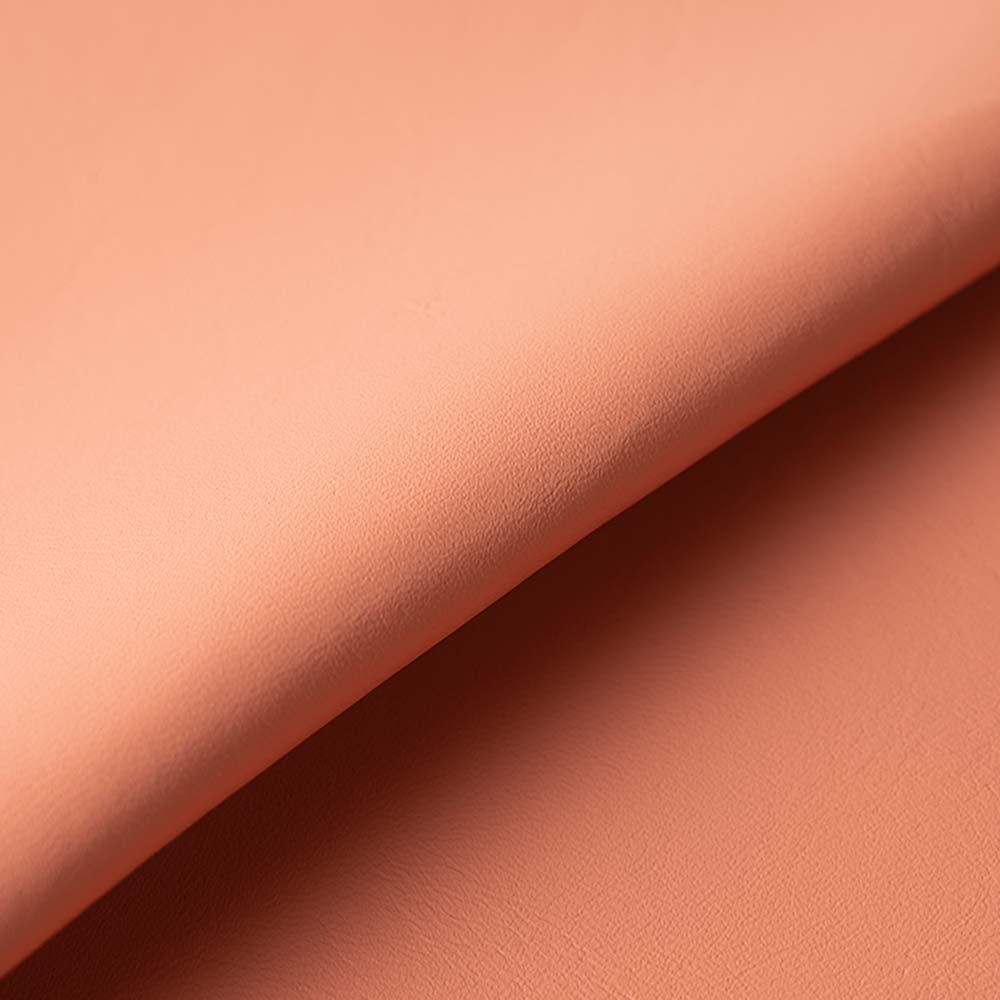 ３つ折りミニ財布 - 上質な柔らかい高級本革です。スムースレザーならではの、なめらかさ。革本来の表情に近い仕上がりです。使っていくにつれ、さらに柔らかく、しっとりとした手触りに。