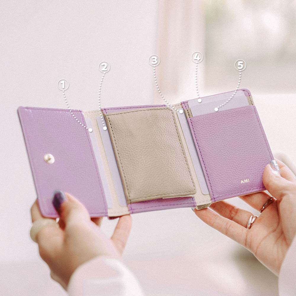 ３つ折りミニ財布（エンボス） - カードポケットは全部で6つ。(※画像は5つですが、もう1つはお札入れの中央にあります)小型ながらもクレジットカード・免許証・保険証・キャッシュカードなど主要なものが収まるため、メイン財布として使用できます。