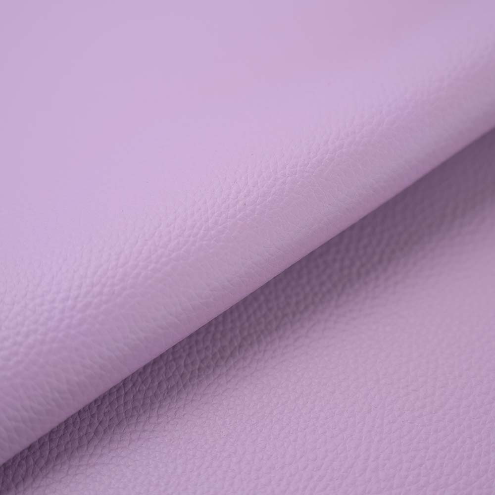 ３つ折りミニ財布（エンボス） - 上質な柔らかい本革に、上品で繊細なエンボス加工を施しました。型崩れしにくいのも特徴です。