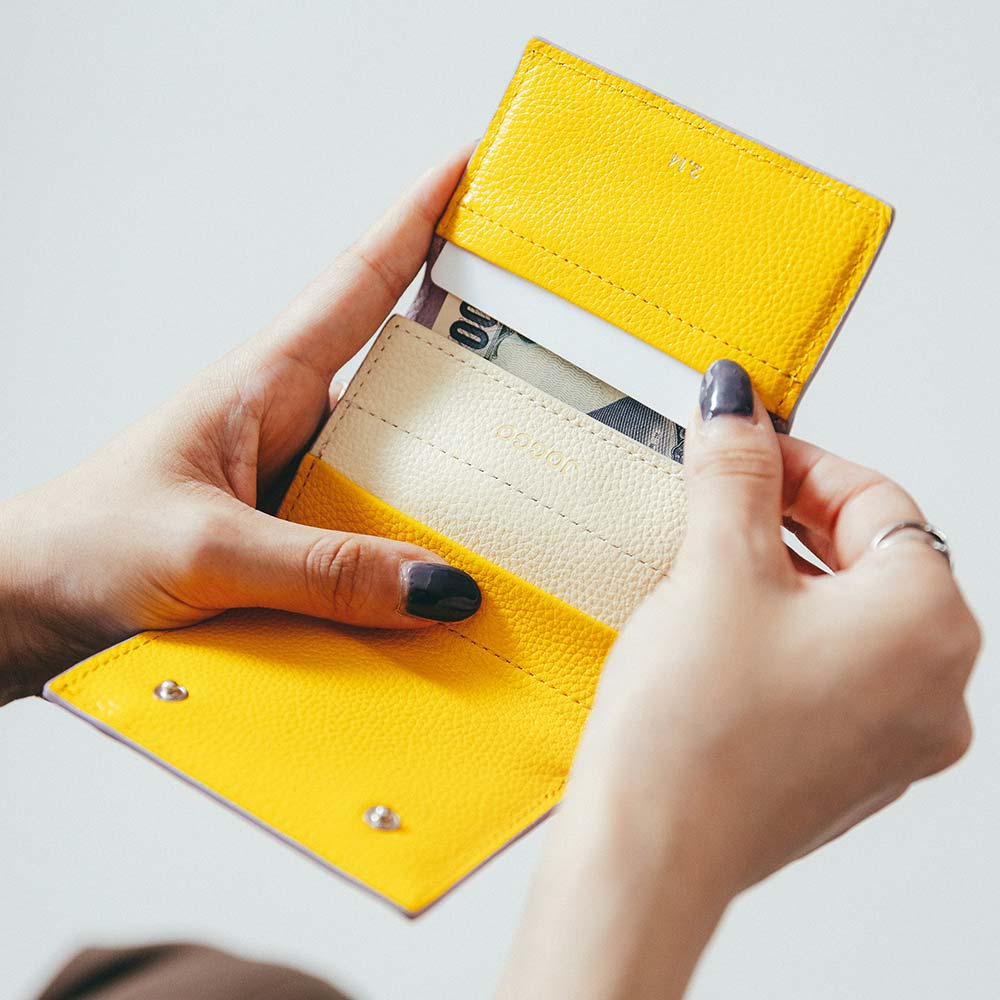 ミニマムウォレット - 右側がカードポケットです。