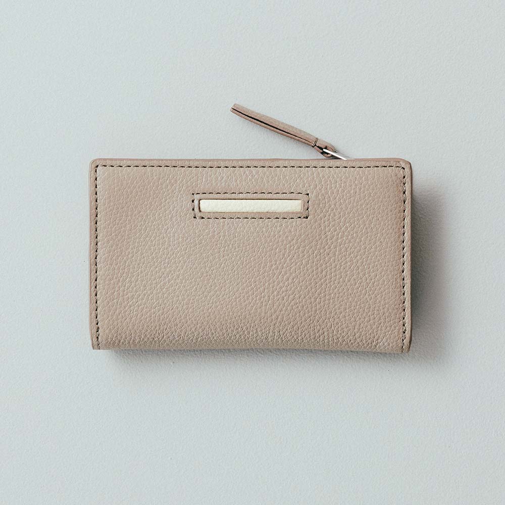 フラグメントケース（マチ付き） - ＪＯＧＧＯの特徴のアイコンポケット。差し色にしてアクセントにしたり、本体と同じ色にして一体感を出したりとカスタマイズ次第で雰囲気が変わります。