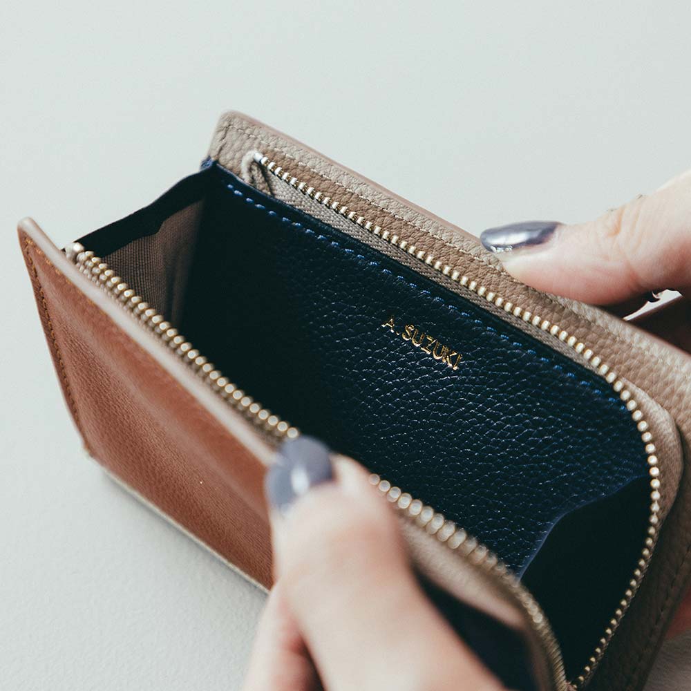 フラグメントケース（マチ付き） - 名入れは小銭入れの内側（ロゴと反対側）に無料の刻印オプションで、世界で一つだけの特別なアイテムに。