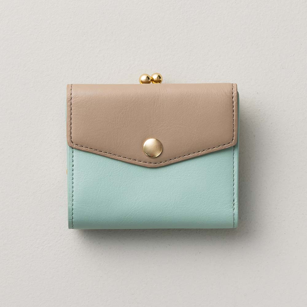 がま口２つ折り財布 - 使用カラー：グレージュ・セージグリーン