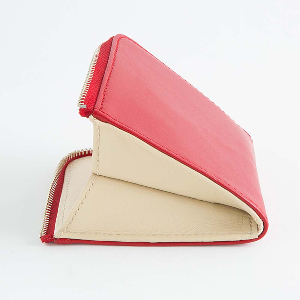 コンパクトウォレット - 大きく開くマチを採用。マチの色を変えて個性を出せば、オーダーメイドならではの特別な革小物になります。