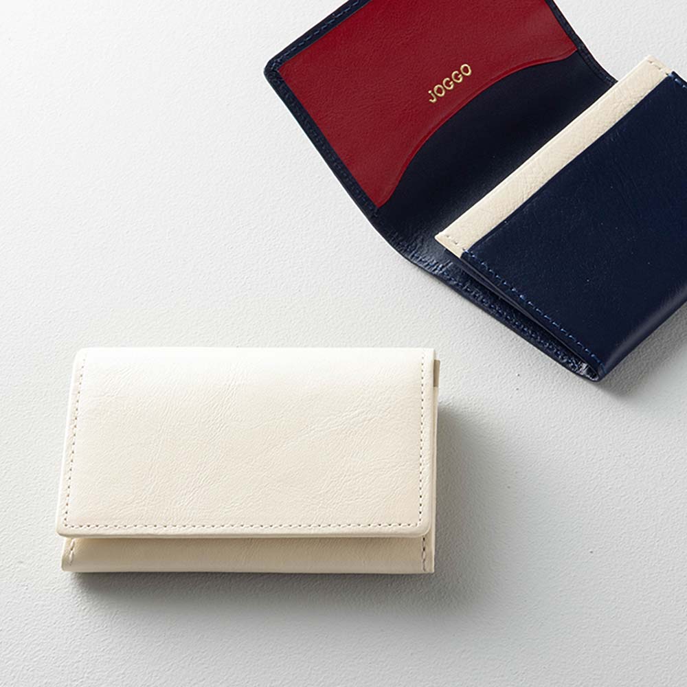 シンプル名刺入れ - 5か所のカラーカスタマイズが可能で、マチが差し色のアクセントになるデザイン。ビジネスシーンにも遊び心を加えることができるのは、オーダーメイドならでは。