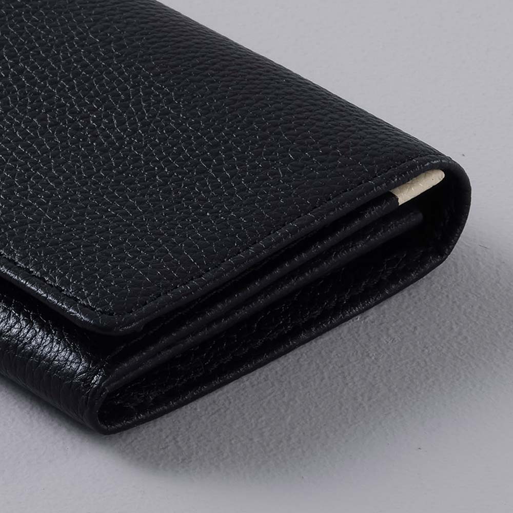 シンプル名刺入れ（エンボス） - サイドのマチは、収まりがよいのが特徴の笹マチタイプ。