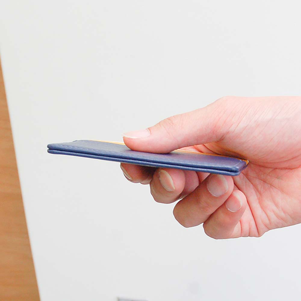 スリムパスケース（横型） - ミニマムなデザインで、持ちやすい厚み。オーダーメイドなため、お好みで落ち着いた雰囲気やポップな色合いを表現できます。