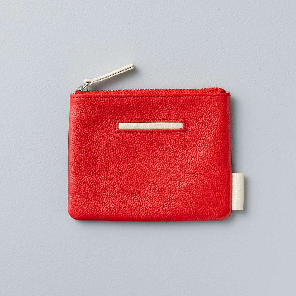 フラットレザーポーチＳ - 使用カラー：パッションチェリー・アイボリーホワイト