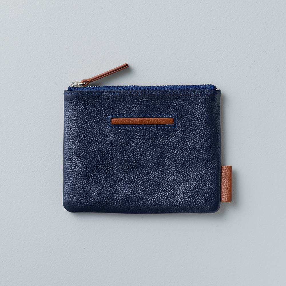 フラットレザーポーチＳ - 使用カラー：ミッドナイトネイビー・マロンブラウン