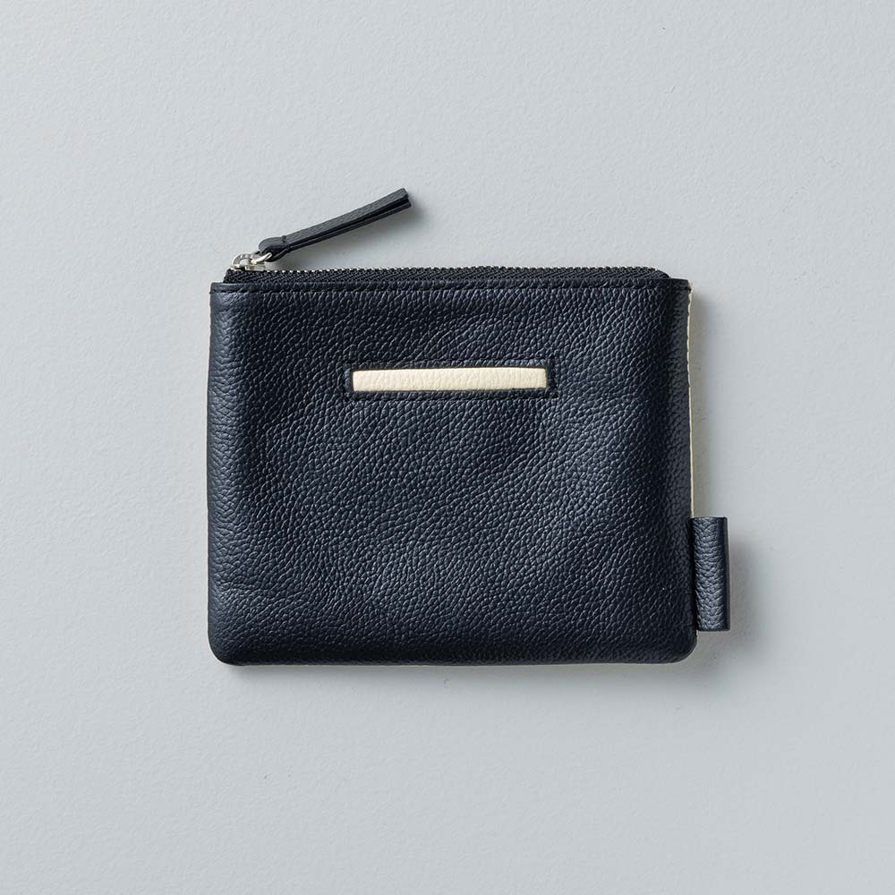 フラットレザーポーチＳ - 使用カラー：ピュアブラック・アイボリーホワイト