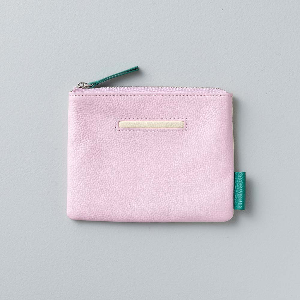 フラットレザーポーチＳ - 使用カラー：サクラブルーム・アイボリーホワイト・ヒイラギリーフ