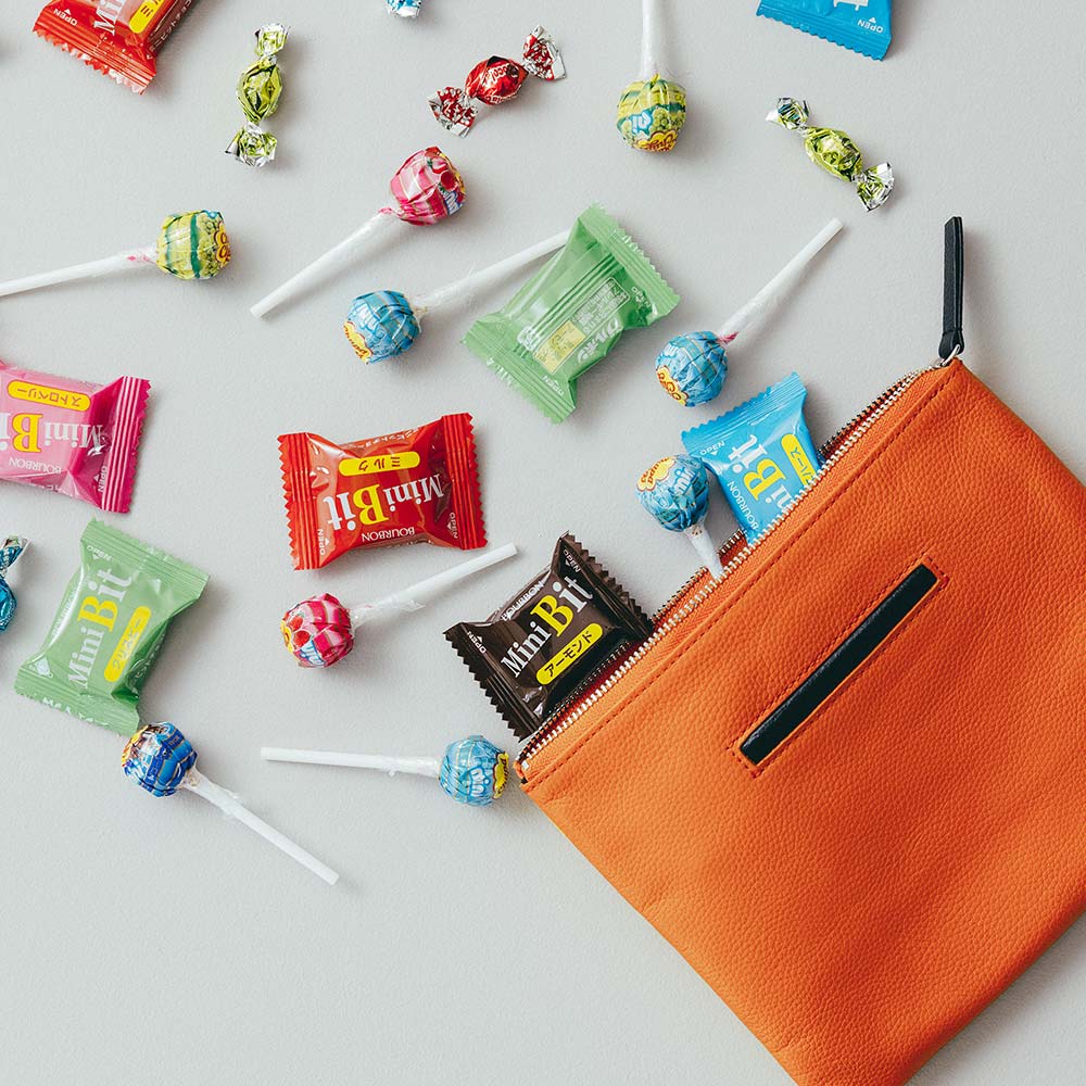 フラットレザーポーチＭ - 小腹がすいたときのおやつポーチにしてみても！？