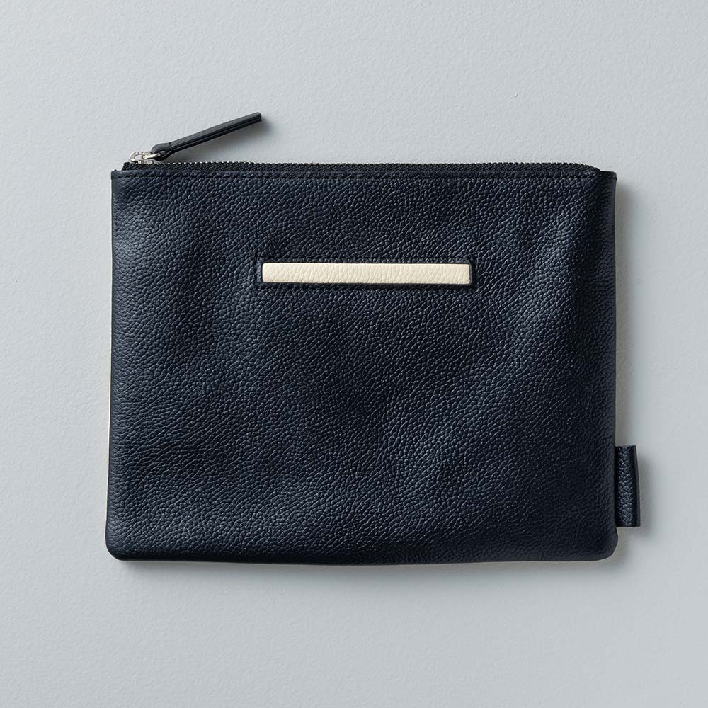フラットレザーポーチＭ - 使用カラー：ピュアブラック・アイボリーホワイト