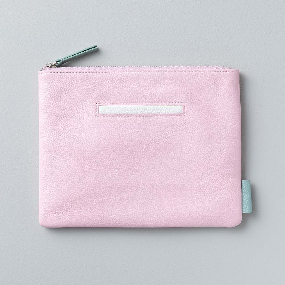 フラットレザーポーチＭ - 使用カラー：サクラブルーム・ブリリアントスノー・セージグリーン