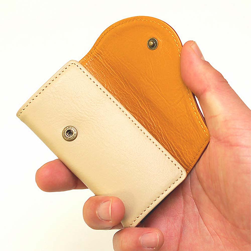 スリムキーケース - 片手で開閉可能な設計なため、使用もスムーズ。おしゃれでかわいいデザインながらも、機能性も重視しています。