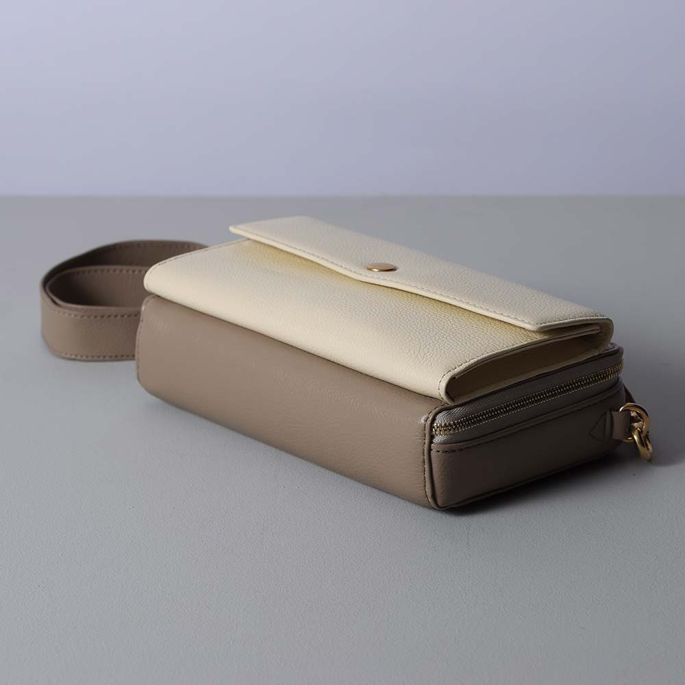 スクエアショルダーバッグ - 使用カラー：グレージュ・アイボリーホワイト・アジサイドロップ・ゴールド（金具）