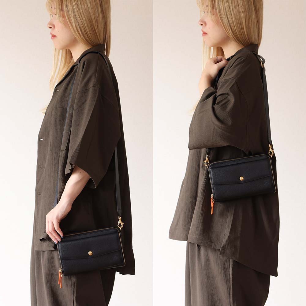 スクエアショルダーバッグ - ショルダーストラップは、身長や好みに合わせて60〜120cmまで調整できます。身長の低い方も高い方もお使い頂ける長さです。