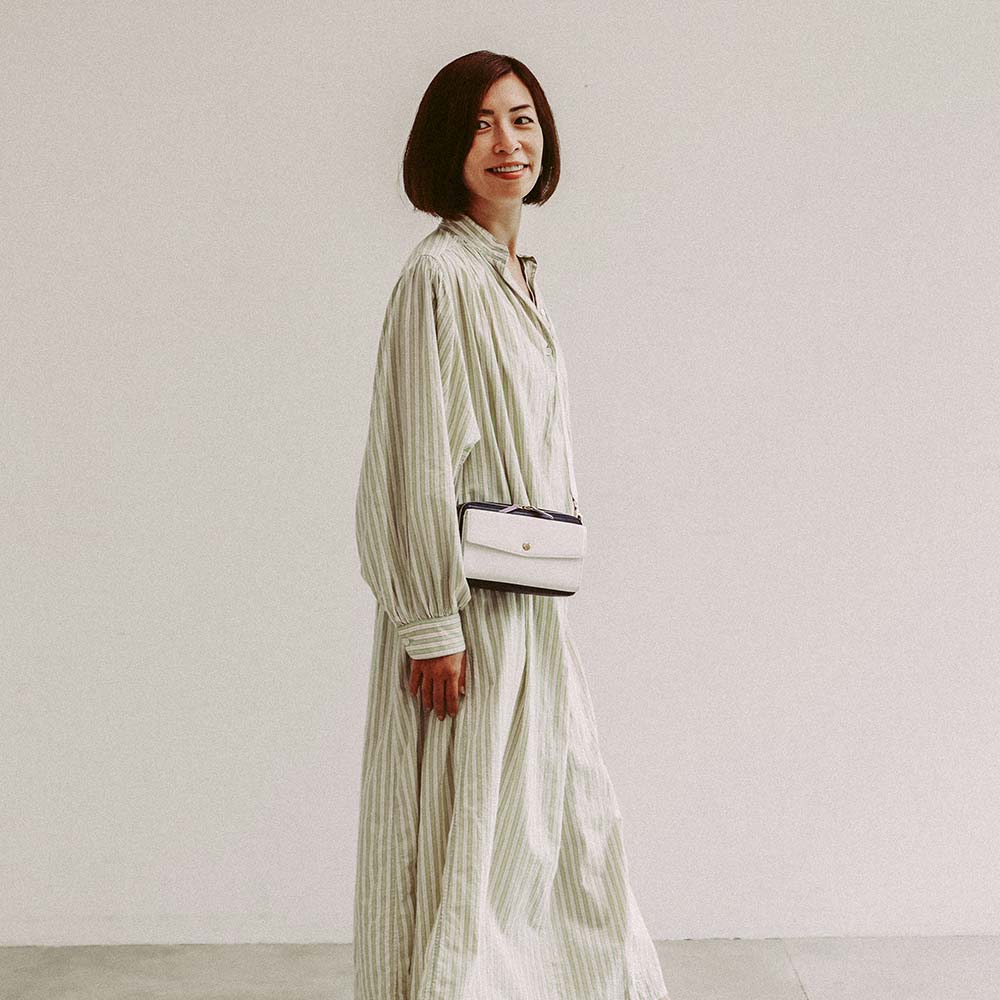 スクエアショルダーバッグ - モデル身長：169.5cm / 使用カラー：ミッドナイトネイビー・ブリリンアントスノー・アジサイドロップ・ゴールド(金具)