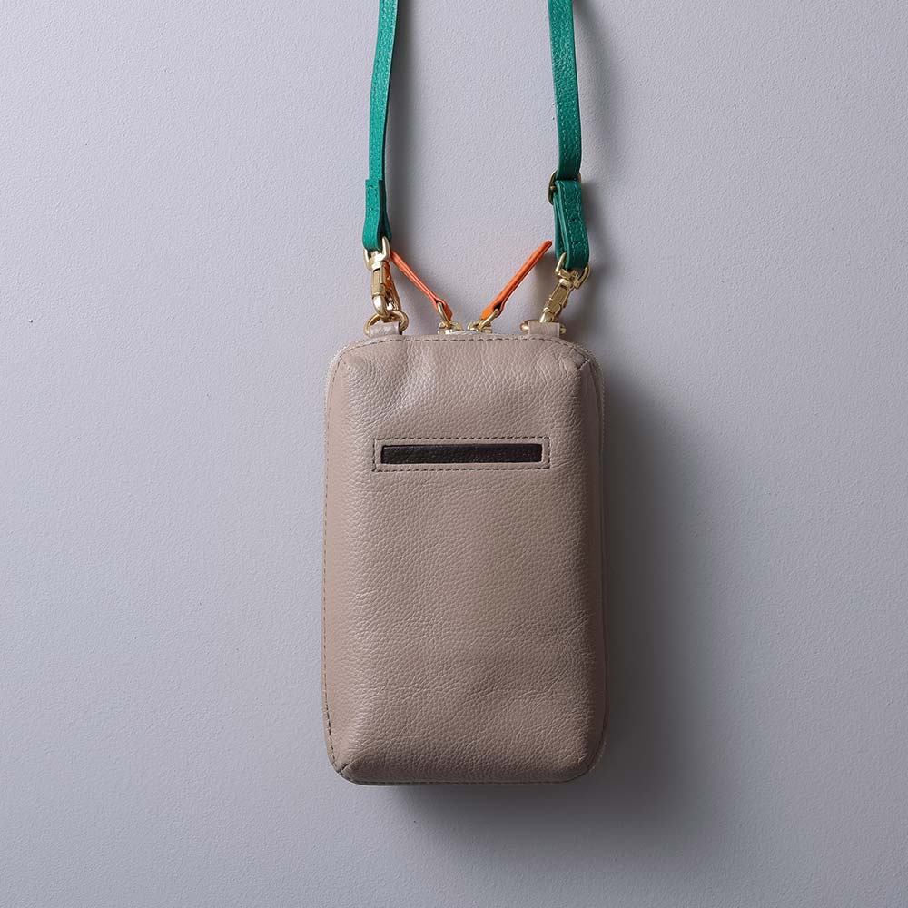 スマホショルダーバッグ - 使用カラー：グレージュ・ビブラントサン・ヒイラギリーフ・ゴールド（金具）