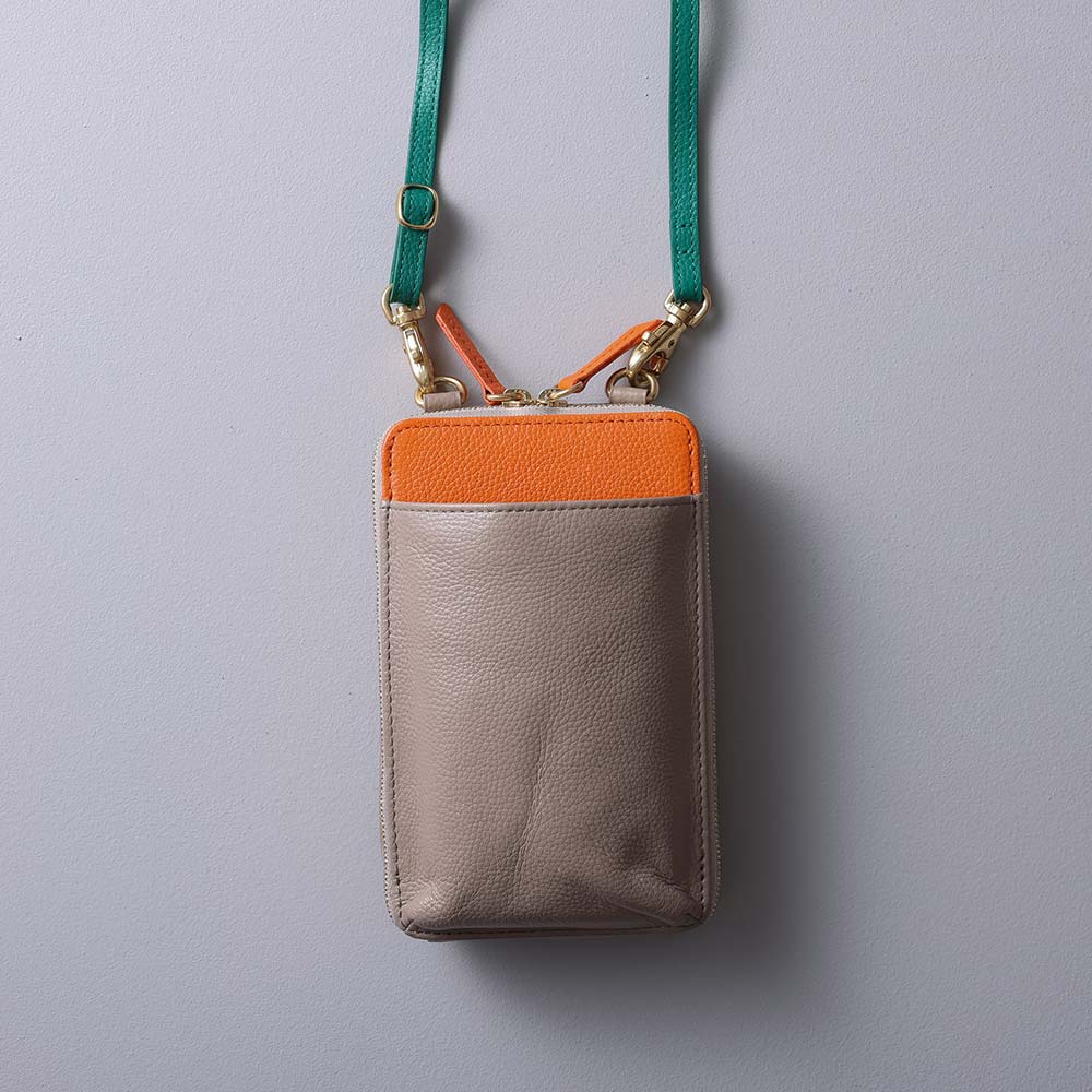 スマホショルダーバッグ - 使用カラー：グレージュ・ビブラントサン・ヒイラギリーフ・ゴールド（金具）