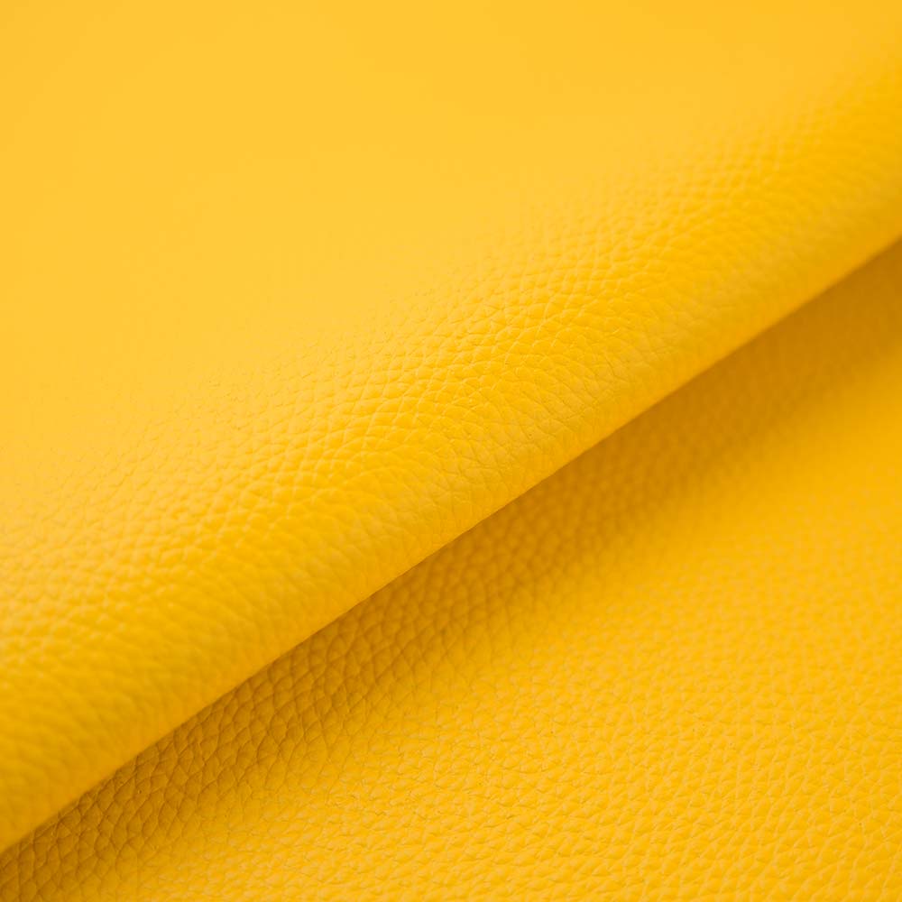 スマホショルダーバッグ - 上質な柔らかい本革に、上品で繊細なエンボス加工を施しました。型崩れしにくいのも特徴です。