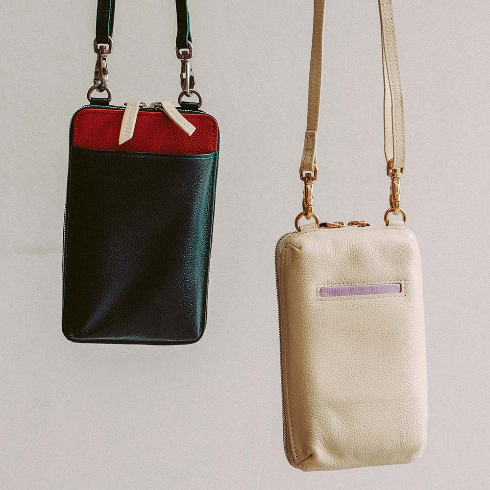 スマホショルダーバッグ - 【左】使用カラー：ミッドナイトネイビー・パッションチェリー・アイボリーホワイト・シルバー（金具） 【右】使用カラー：アイボリーホワイト・アジサイドロップ・サクラブルーム・ゴールド（金具）