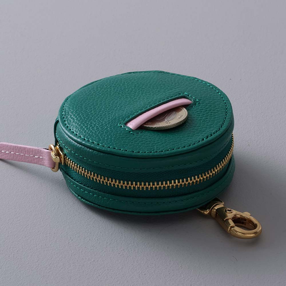 ポーチ付スマホショルダーバッグ - デザインのアクセントになるポケット。500円玉が入るくらいの大きさです。