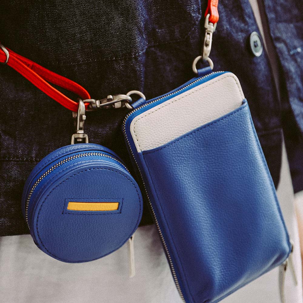 ポーチ付スマホショルダーバッグ - 使用カラー：スカイダイバー・ブリリアントスノー・パッションチェリー・ハニービー・シルバー（金具）