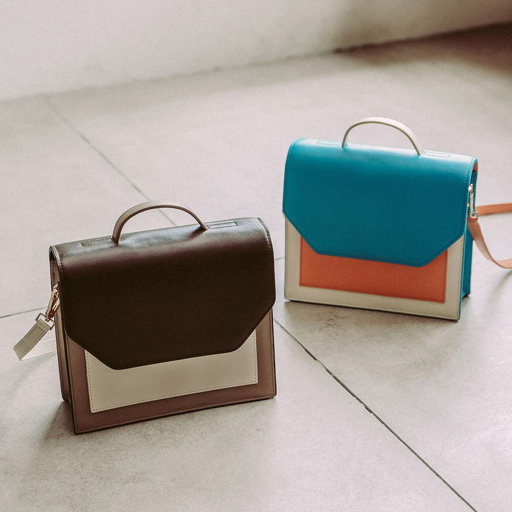 ２ｗａｙエンベロープミニバッグ - 4か所のカラーカスタマイズが可能。組み合わせ次第で「かわいい」や「大人っぽい」等どんなイメージにも変えられ、自分のコーデに合うオリジナルのバッグに。