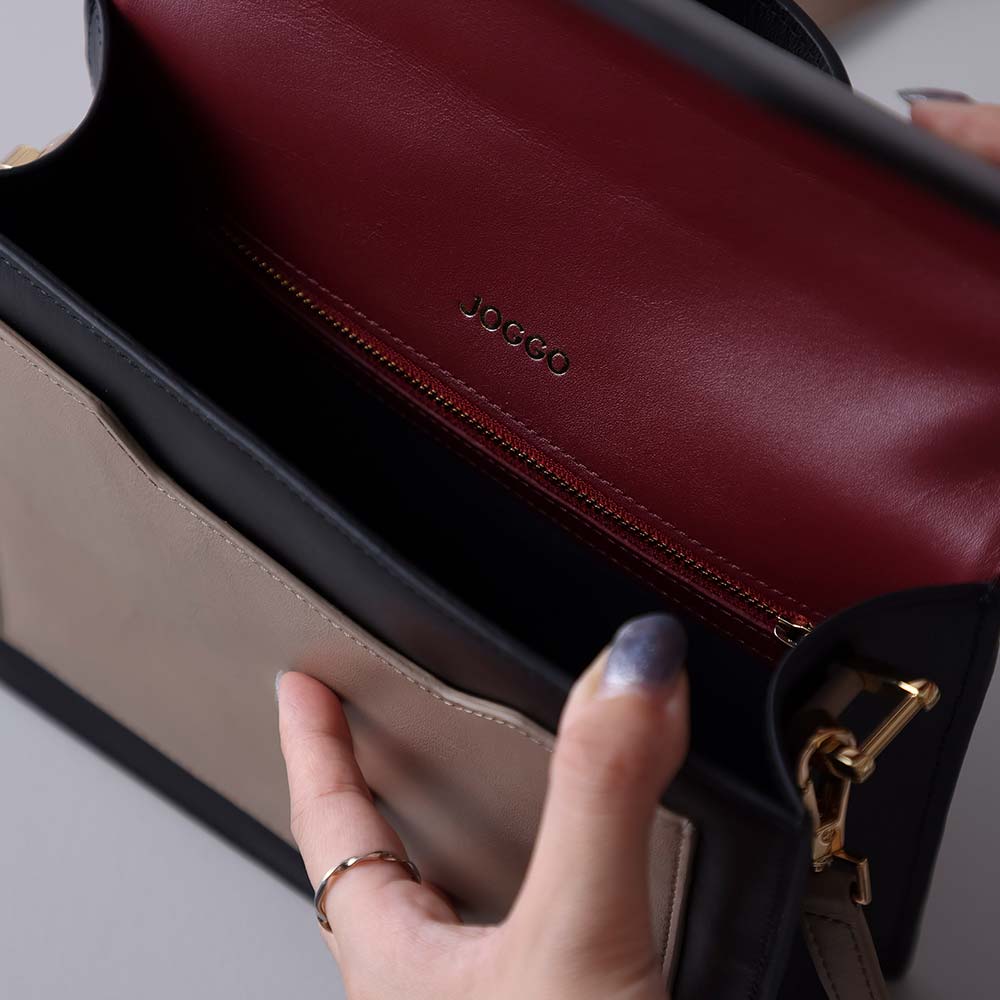 ２ｗａｙエンベロープミニバッグ - 内側にファスナー付のポケットもあるので、イヤホンやリップ等鞄の中ですぐに見つけたい物の収納にぴったり。