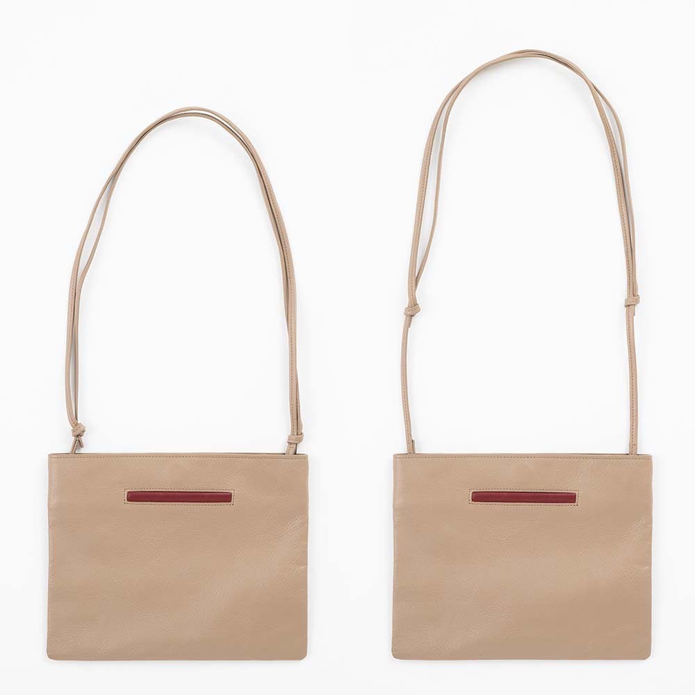 サコッシュ付きトートバッグ - 身長や好みに合わせて、ストラップの長さを75cm~135cmまで調整できます。