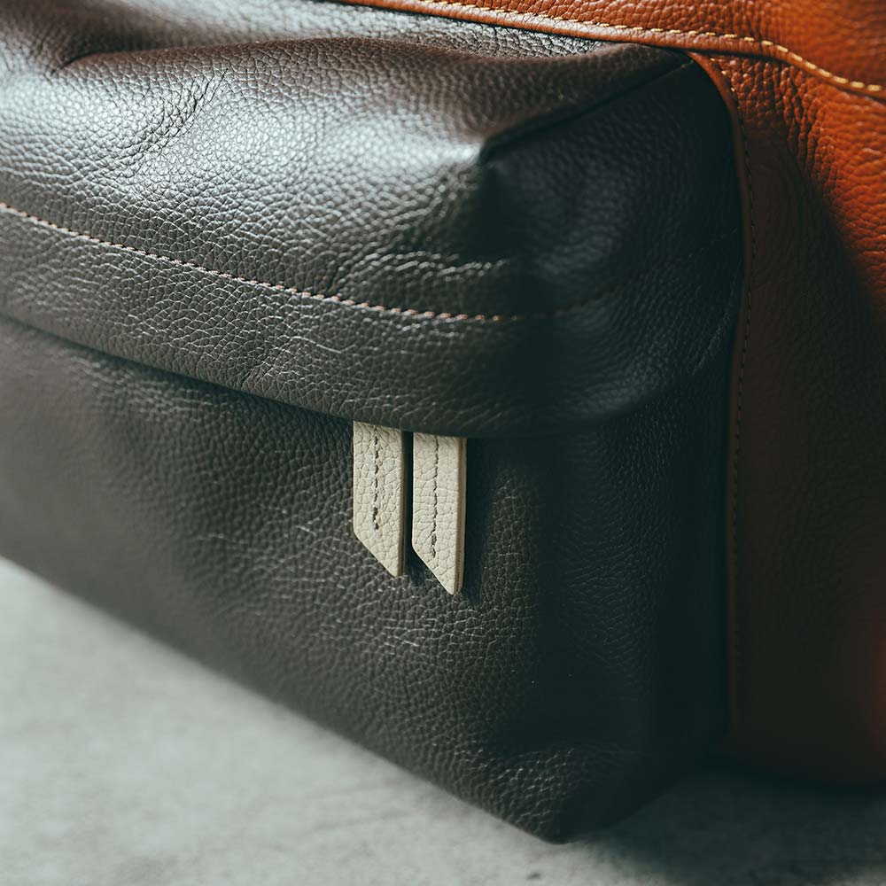 ラウンドレザーバックパック - 【ファスナー付外ポケット】横：22.5cmcm / 縦：13cm / マチ：5cm