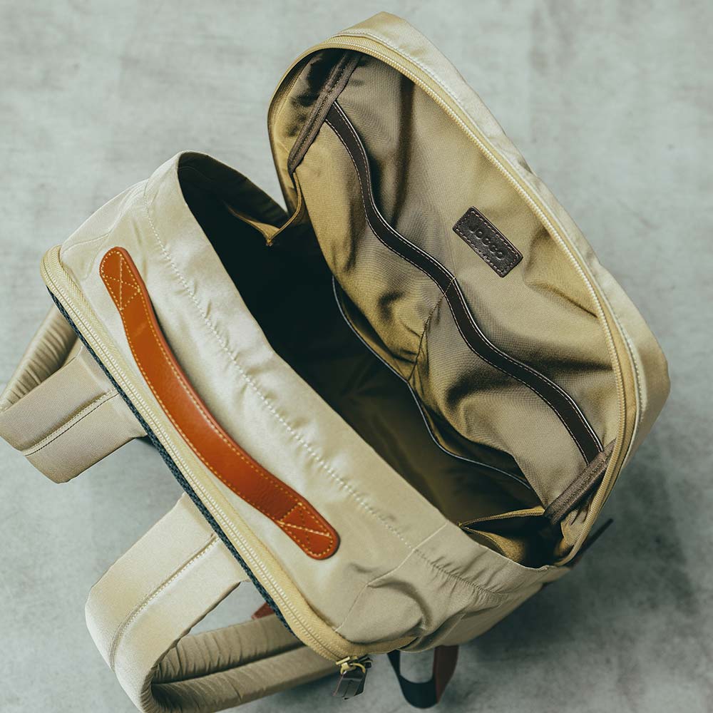 CORDURA® ECO ビジネスバックパック - 【内側前面ポケット】横：15.5cm / 深さ：15cm × 4