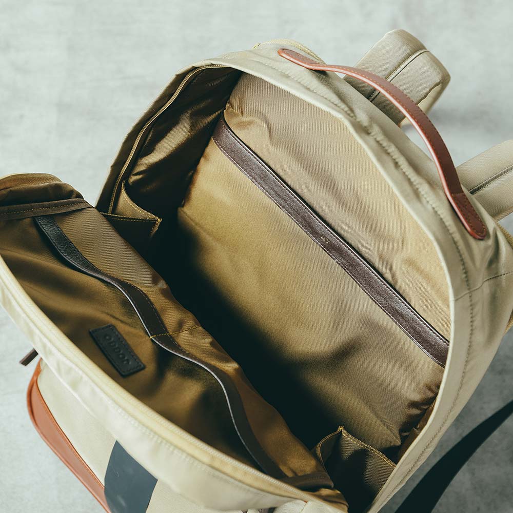 CORDURA® ECO ビジネスバックパック - 内側の背面には大ポケットがあります。こちらはA4サイズの書類やノート等を収納するのに適しています。