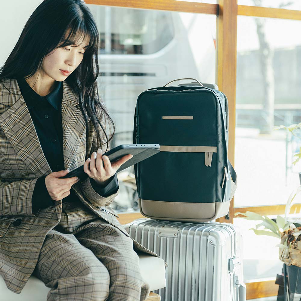 CORDURA® ECO ビジネスバックパック - 使用カラー：チャコール（ナイロン）・グレージュ（レザー）