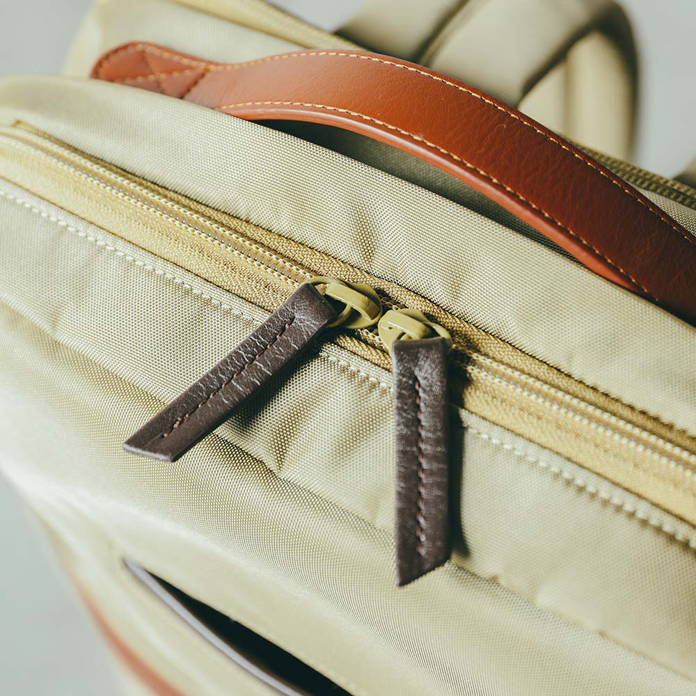 CORDURA® ECO ビジネスバックパック - ダブルファスナーのため、利き手に関わらず使いやすくなっています。
