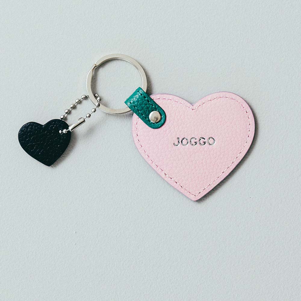 コンビハートチャーム - 表と裏で色を変えると雰囲気を変えられます。