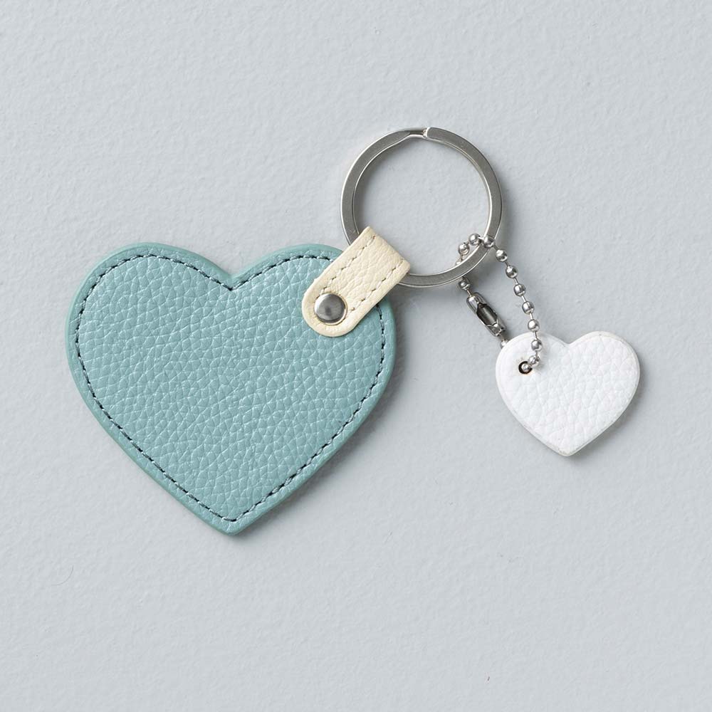 コンビハートチャーム - 使用カラー：セージグリーン・アイボリーホワイト・ブリリアントスノー