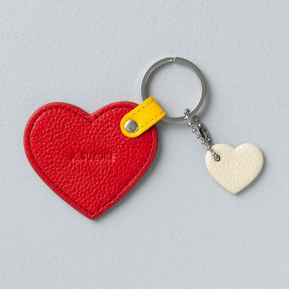 コンビハートチャーム - 使用カラー：パッションチェリー・ハニービー・アイボリーホワイト