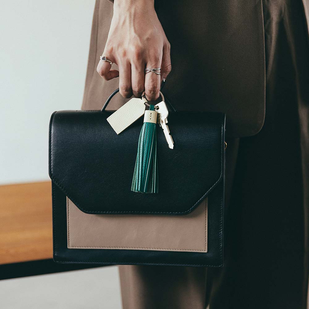 レザータッセルチャーム - 鍵につけてキーリングとしても使えます。