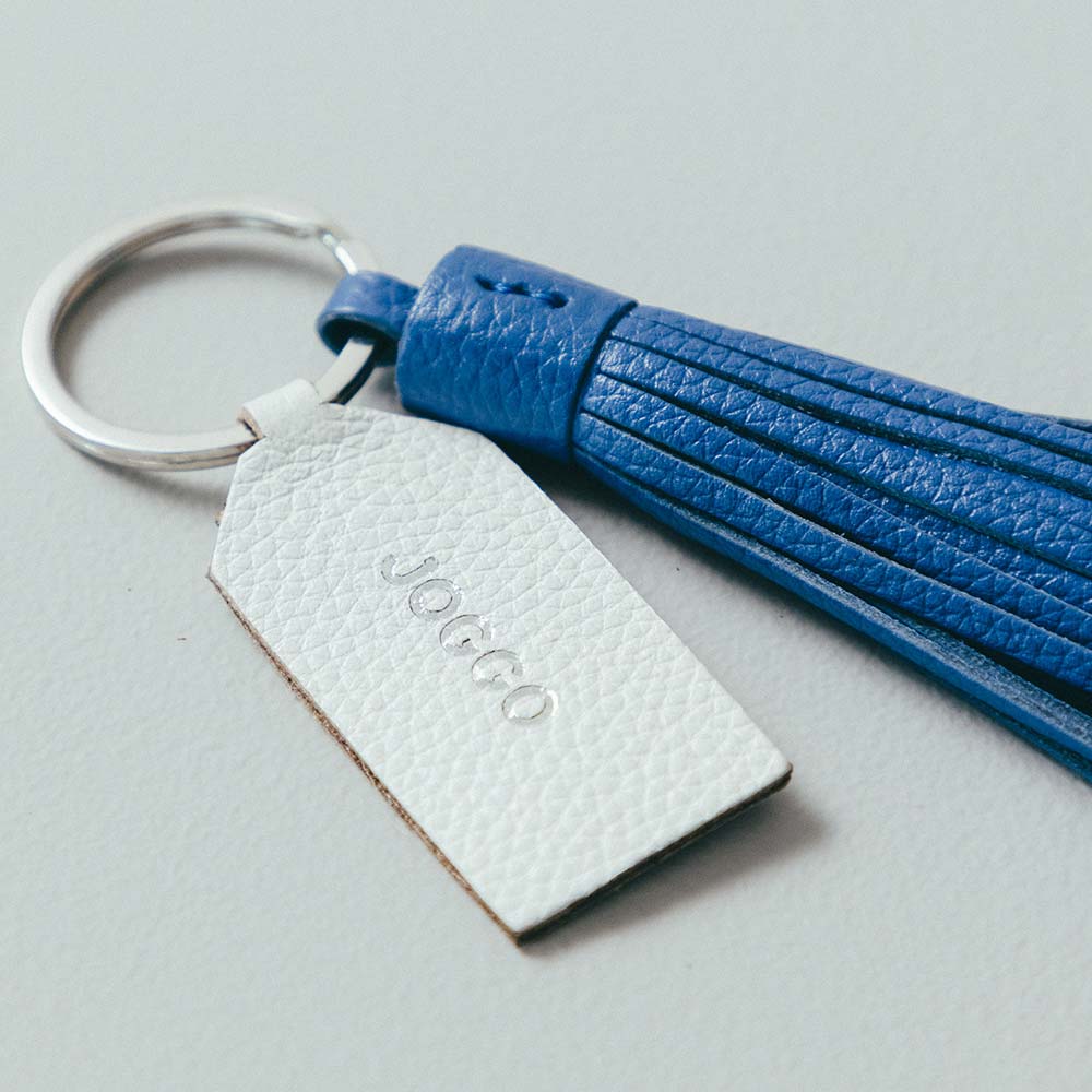 レザータッセルチャーム - ロゴ刻印をする場合、タグの裏面に入ります。