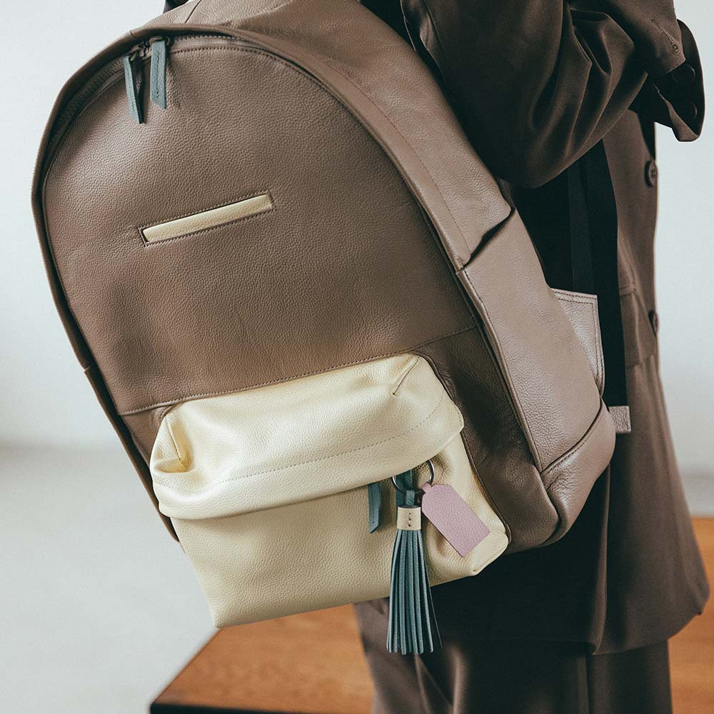 レザータッセルチャーム - バッグ、鍵、ポーチなど、さまざまなアイテムに簡単に取り付けられます。